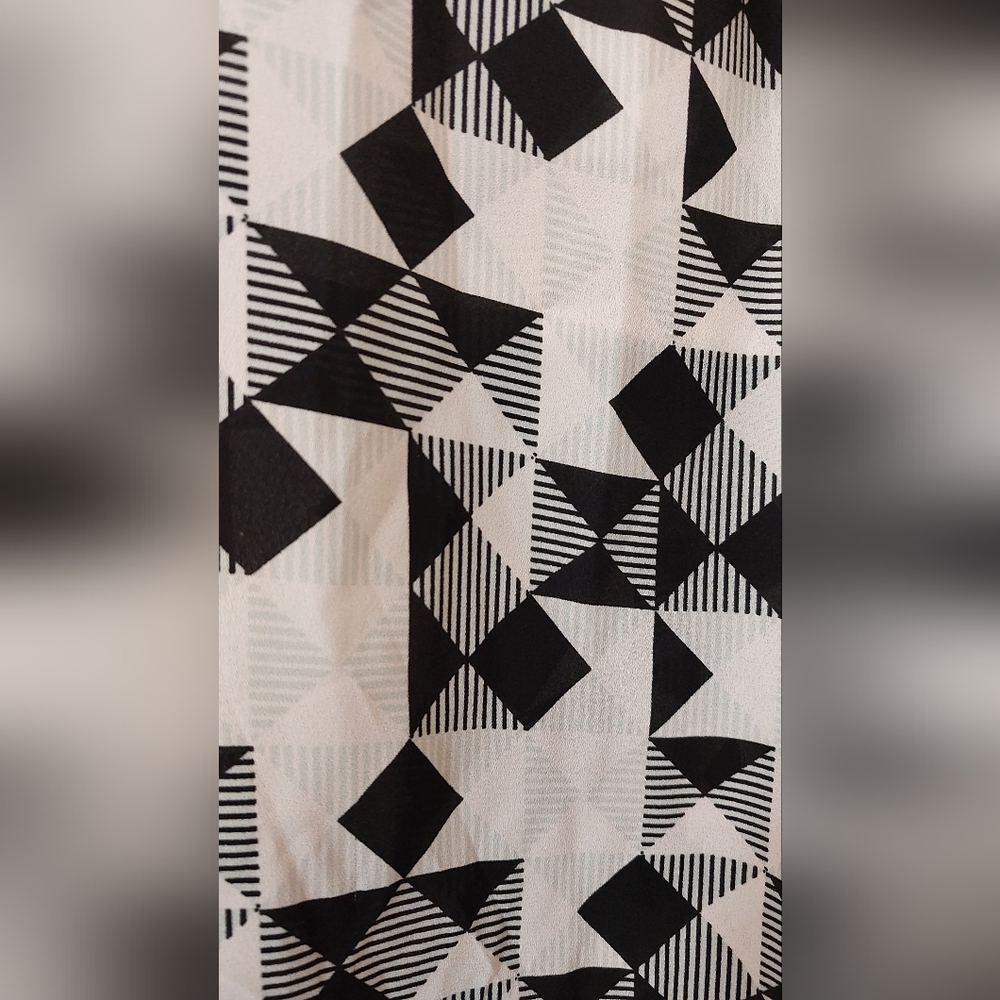 Cato Geometric Blouse Size L - Picture 10 of 10